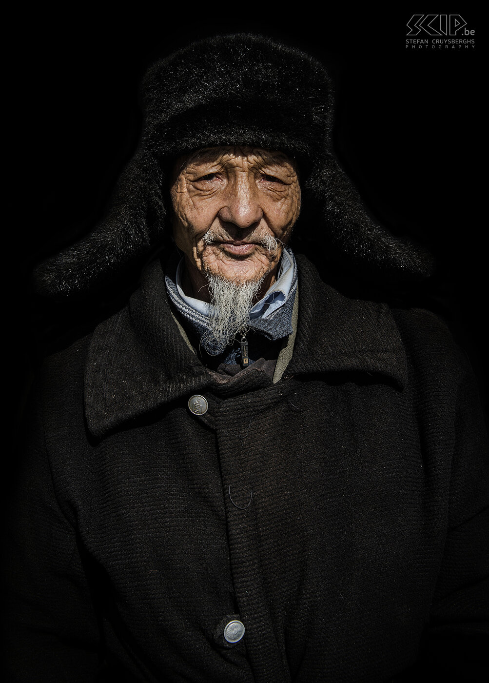 Ulgii - Golden Eagle Festival - Old man An old Kazakh man who comes to watch the competitions. Stefan Cruysberghs